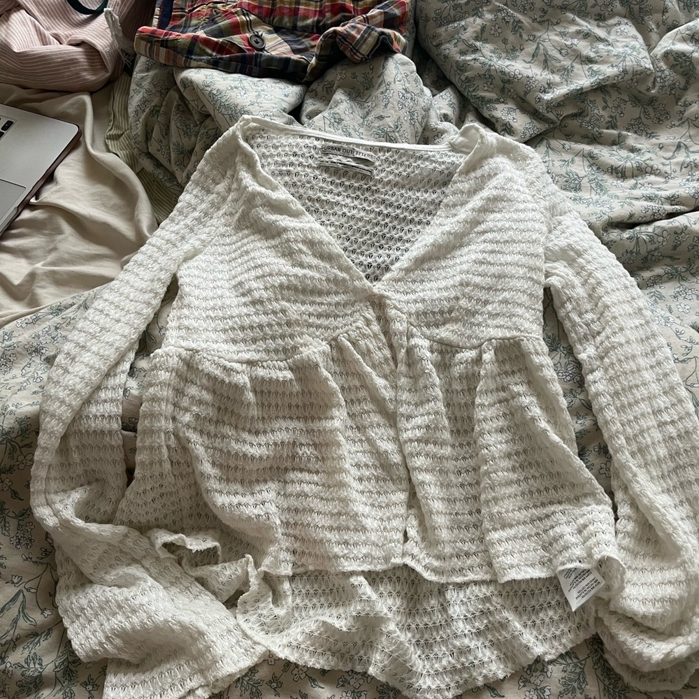 urban outfitters flowy lace top